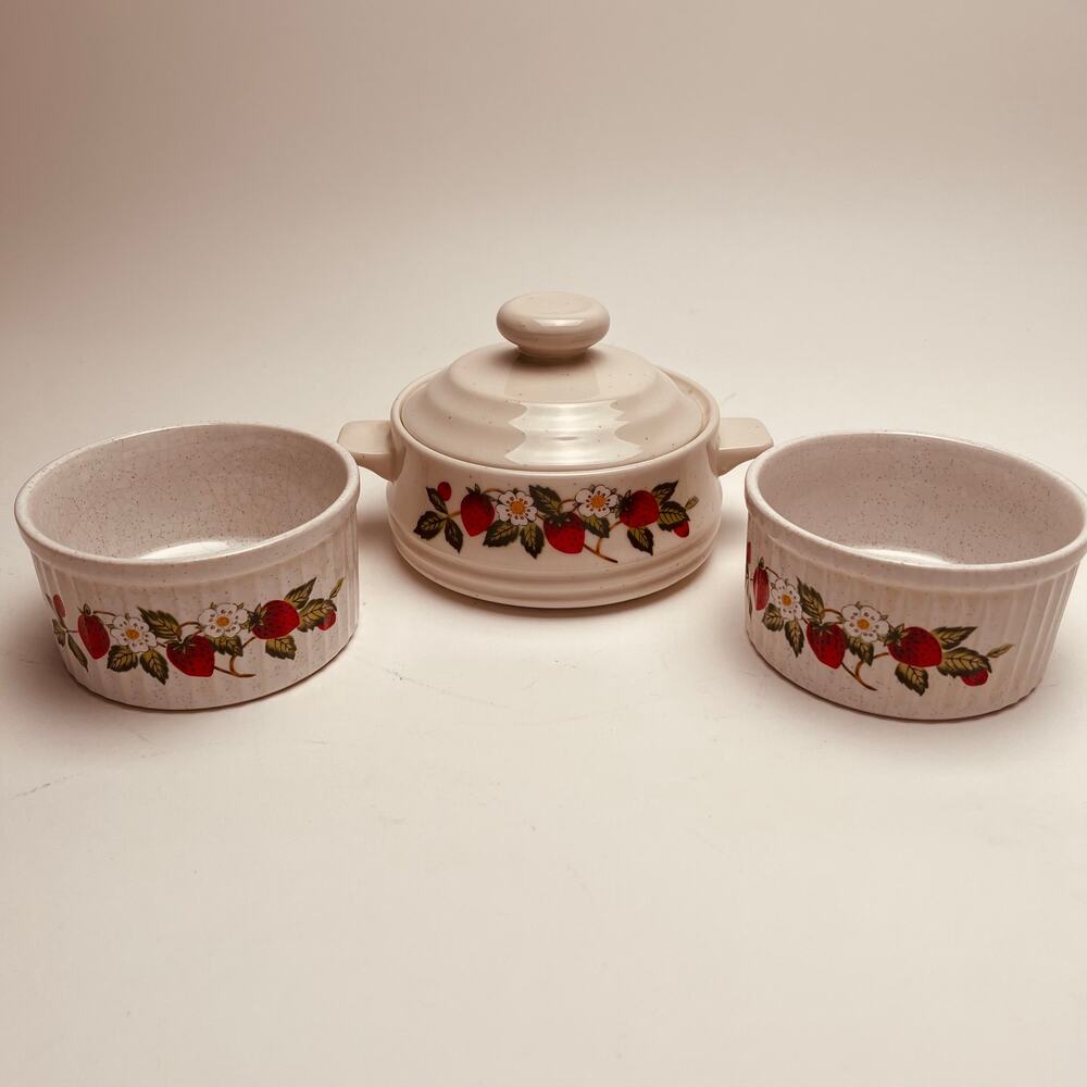 VTG Sheffield Strawberries n Cream Stoneware Covered Casserole & Ramekins Set